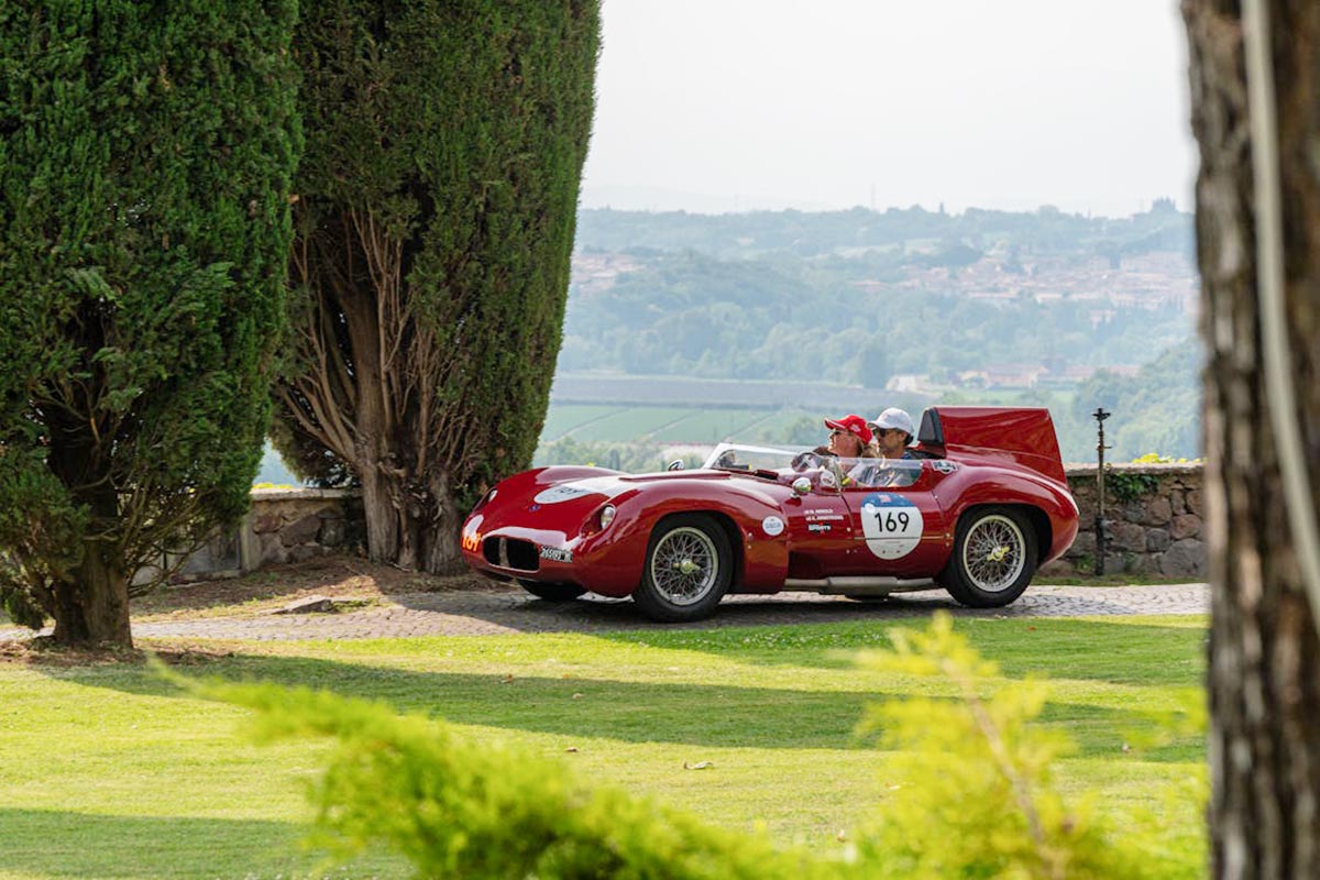 Entdecken Sie den Charme der Automobilgeschichte im 1000 Miglia Museum in Brescia